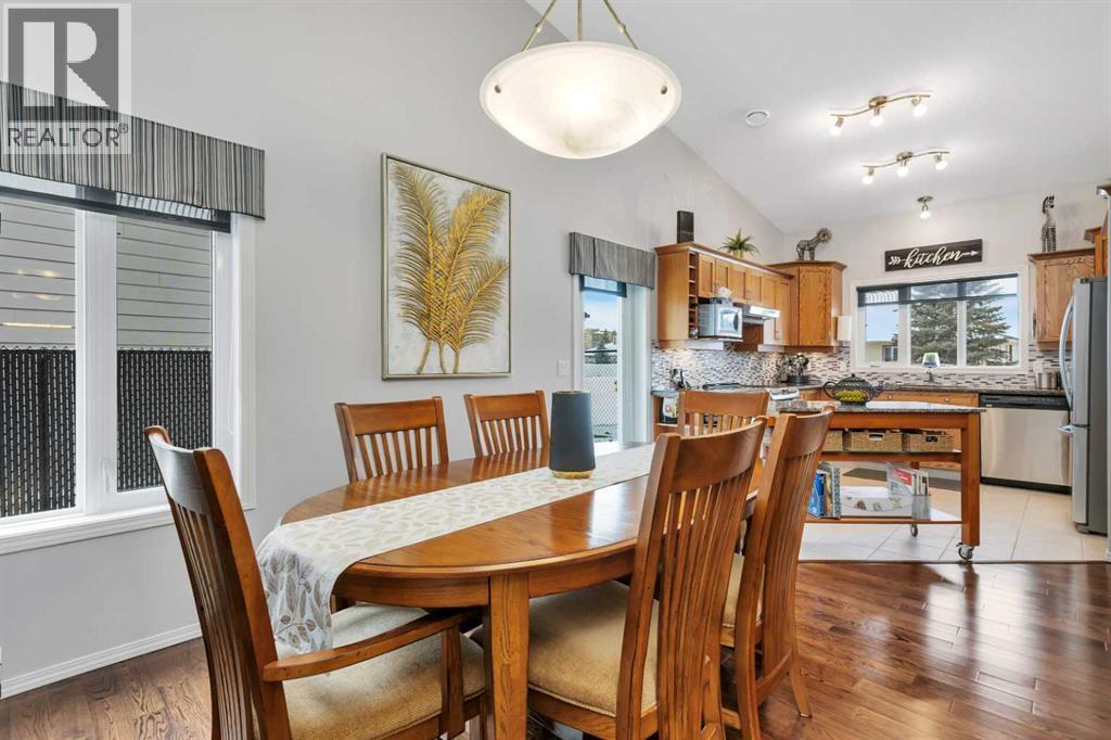 605 5 Street Sw, Sundre, AB - Indoor Photo Showing Dining Room