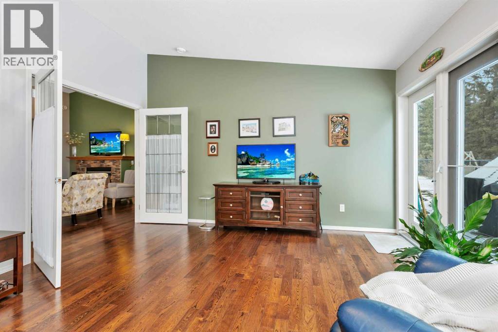 605 5 Street Sw, Sundre, AB - Indoor