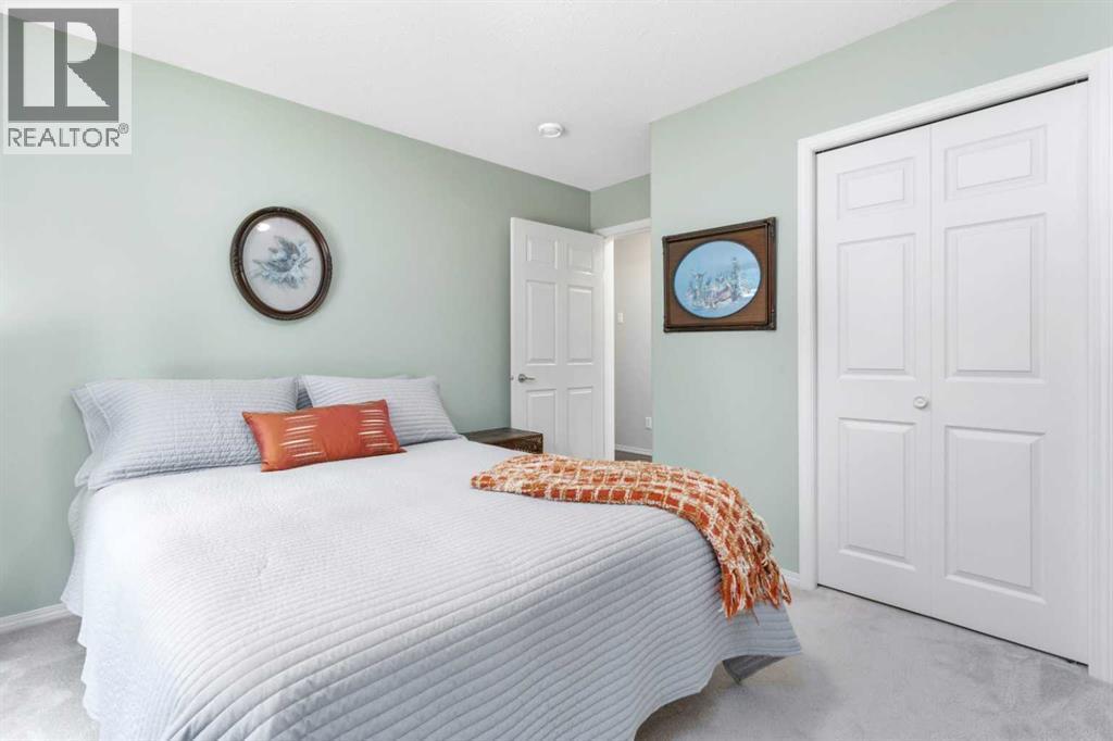605 5 Street Sw, Sundre, AB - Indoor Photo Showing Bedroom