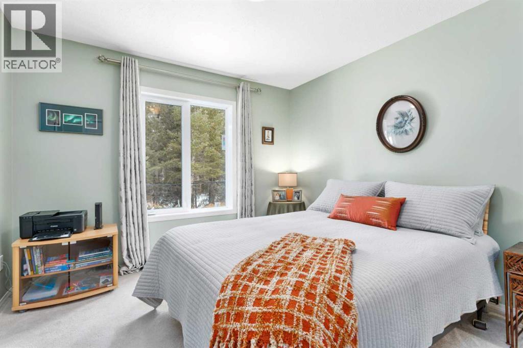 605 5 Street Sw, Sundre, AB - Indoor Photo Showing Bedroom