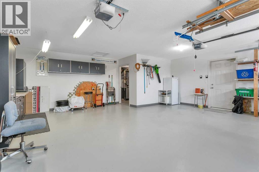 605 5 Street Sw, Sundre, AB - Indoor Photo Showing Garage