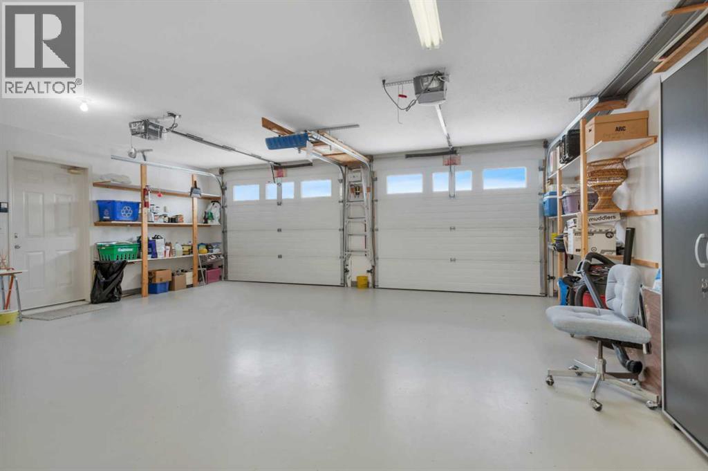 605 5 Street Sw, Sundre, AB - Indoor Photo Showing Garage