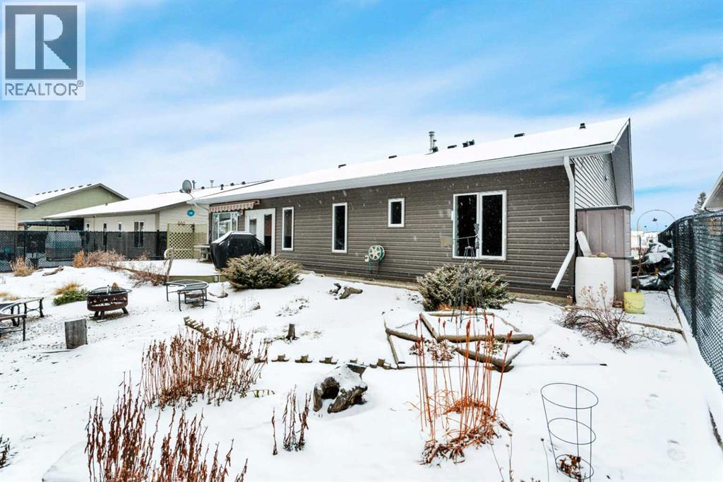 605 5 Street Sw, Sundre, AB - Outdoor