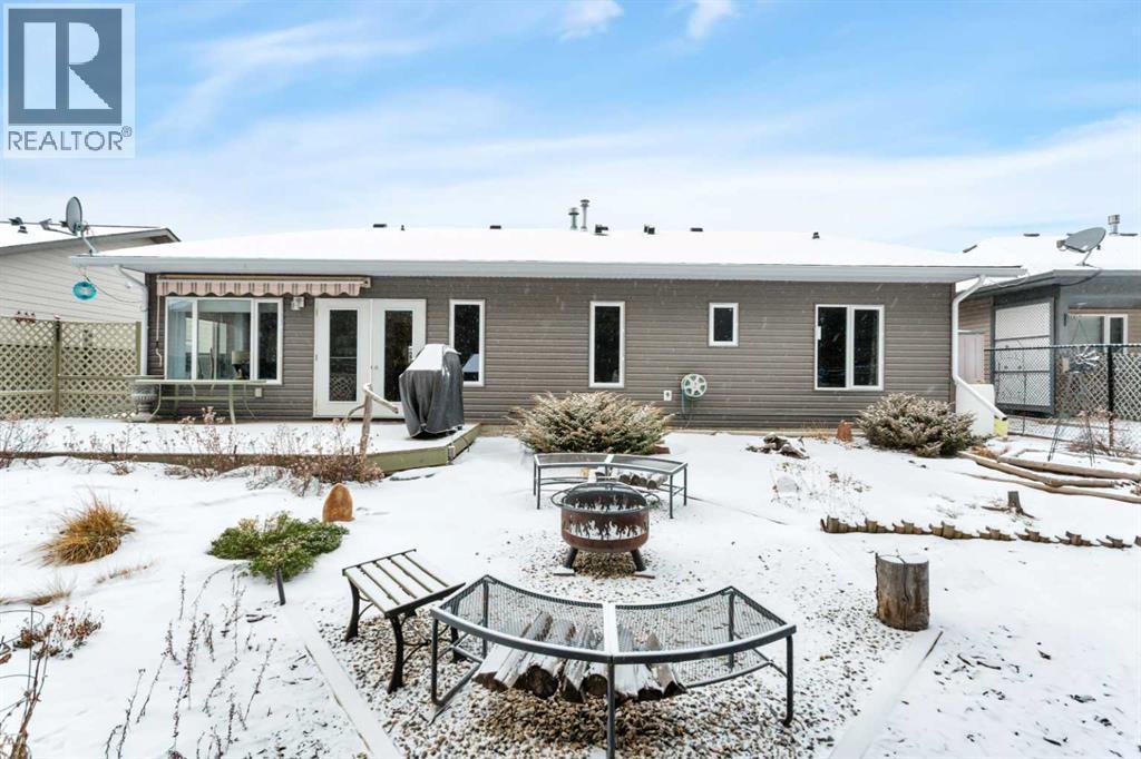 605 5 Street Sw, Sundre, AB - Outdoor With Deck Patio Veranda