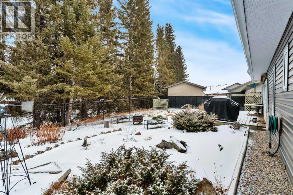 605 5 Street Sw, Sundre, AB - Outdoor