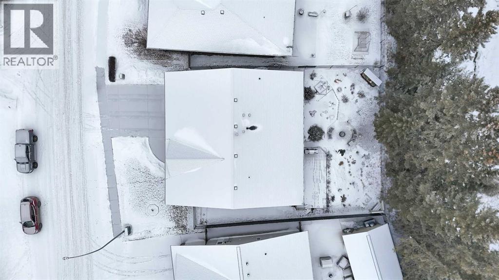 605 5 Street Sw, Sundre, AB -