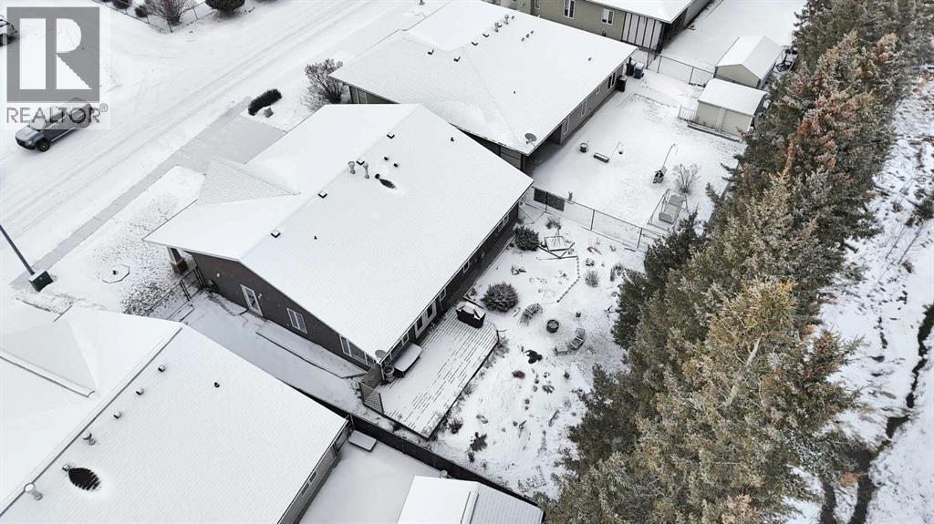 605 5 Street Sw, Sundre, AB - Outdoor