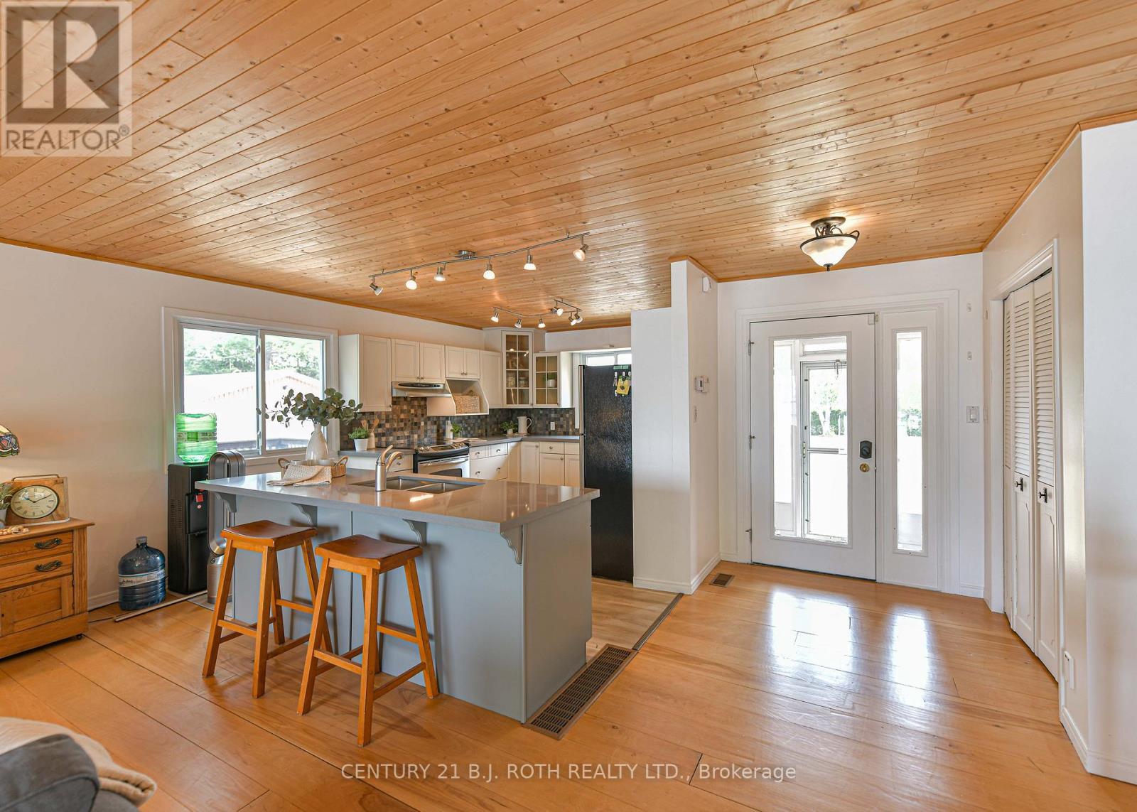 71 Campbell Beach Road, Kawartha Lakes, ON - Indoor