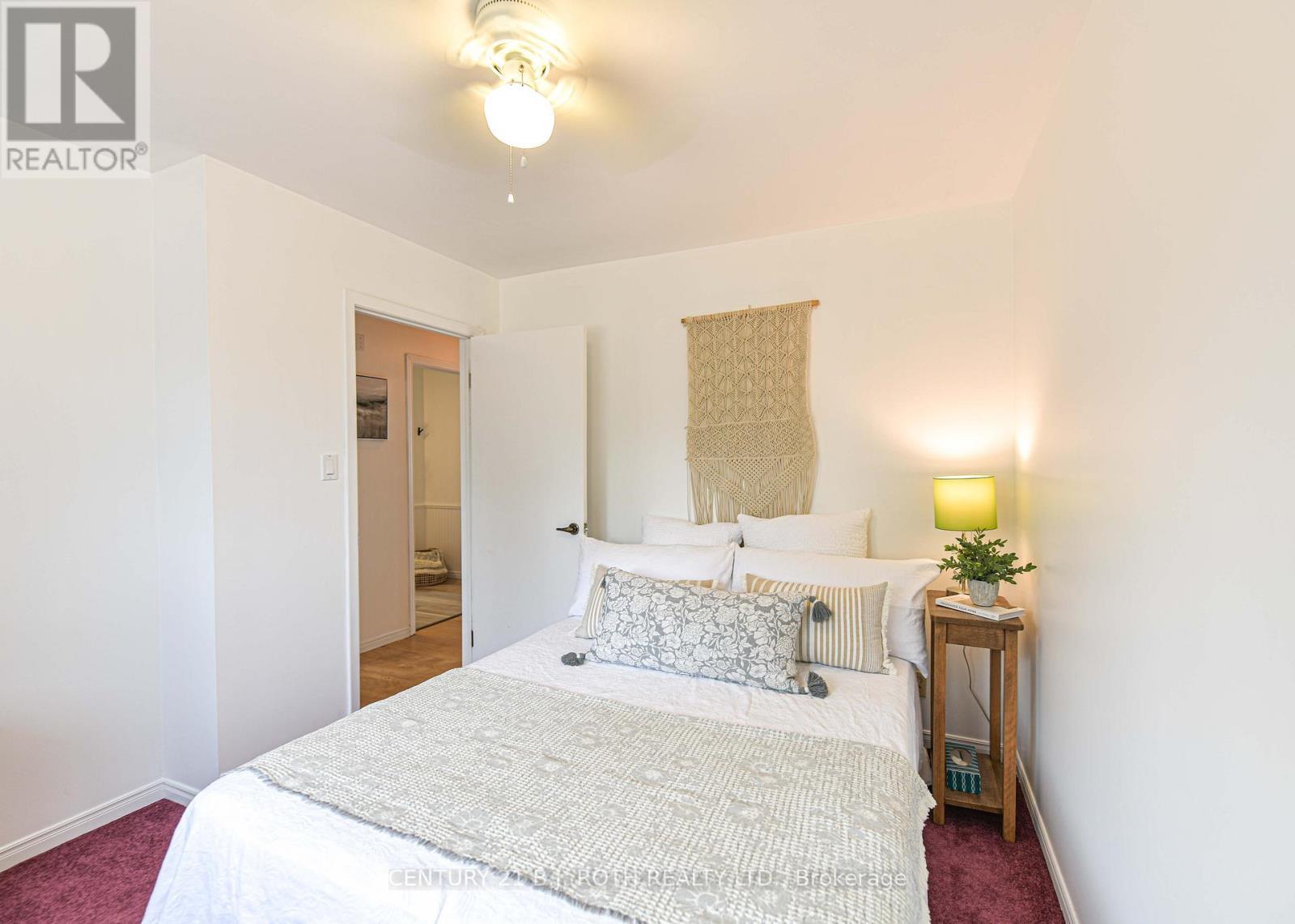 71 Campbell Beach Road, Kawartha Lakes, ON - Indoor Photo Showing Bedroom