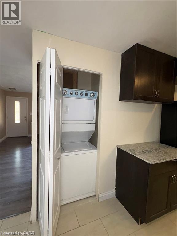 105 Westmount Road E, Kitchener, ON - Indoor Photo Showing Laundry Room
