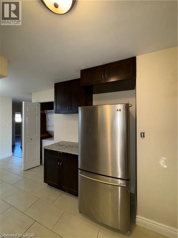 105 Westmount Road E, Kitchener, ON - Indoor Photo Showing Kitchen