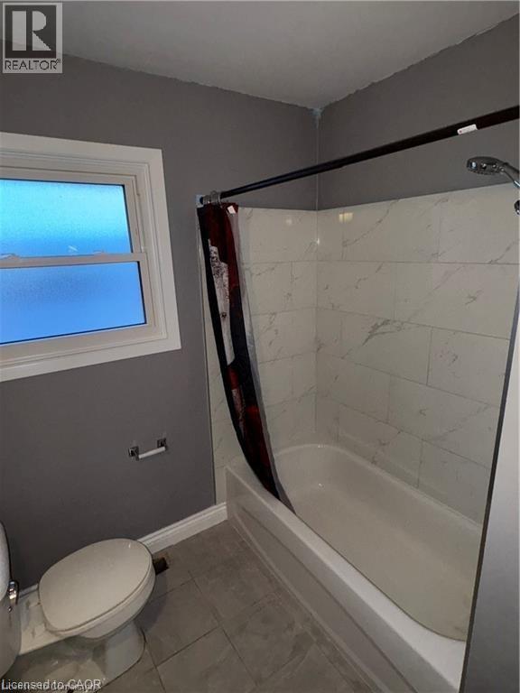 105 Westmount Road E, Kitchener, ON - Indoor Photo Showing Bathroom