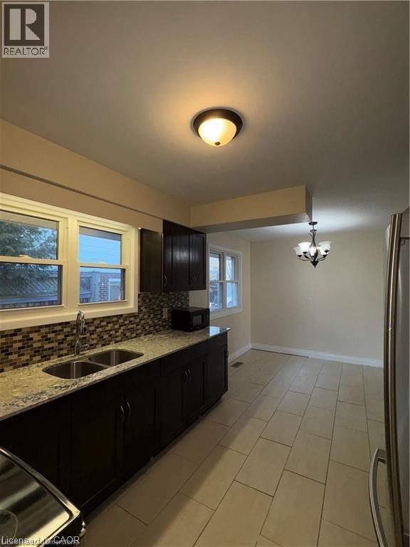 105 Westmount Road E, Kitchener, ON - Indoor Photo Showing Kitchen With Double Sink