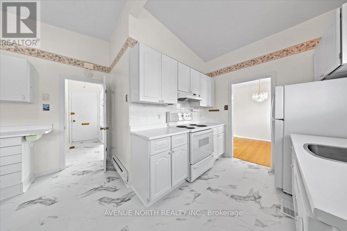 24 Parkmount Crescent, Ottawa, ON - Indoor Photo Showing Kitchen