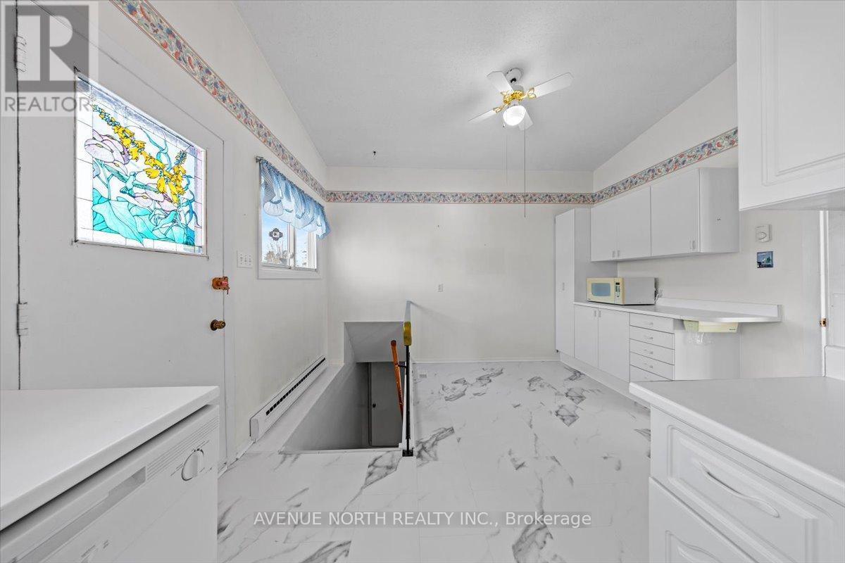 24 Parkmount Crescent, Ottawa, ON - Indoor Photo Showing Other Room