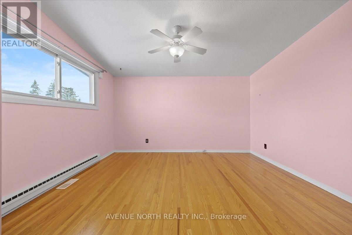 24 Parkmount Crescent, Ottawa, ON - Indoor Photo Showing Other Room