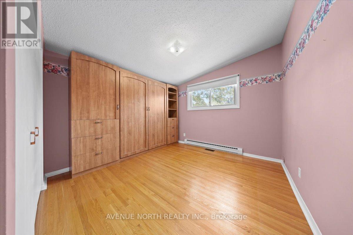 24 Parkmount Crescent, Ottawa, ON - Indoor Photo Showing Other Room