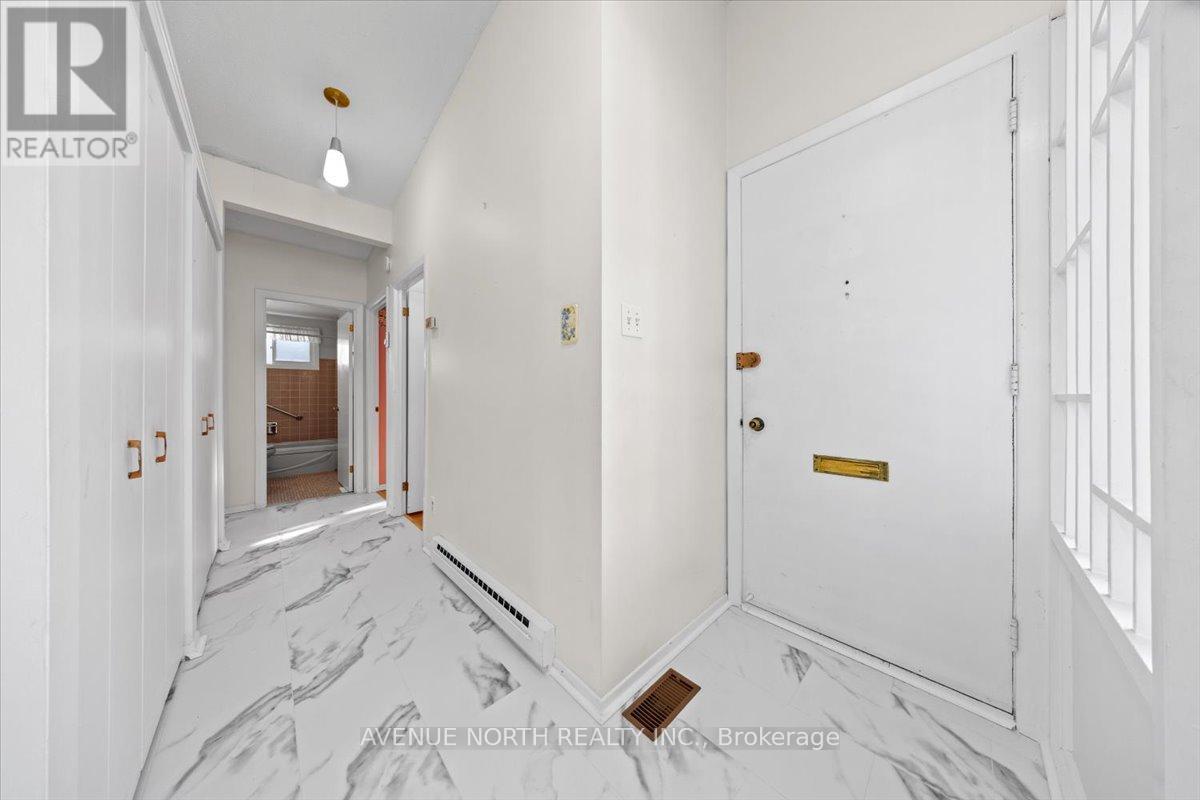 24 Parkmount Crescent, Ottawa, ON - Indoor Photo Showing Other Room