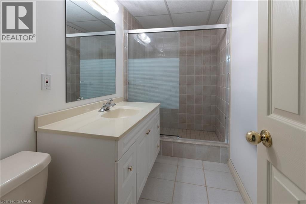 6005 Mountaingate Drive, Niagara Falls, ON - Indoor Photo Showing Bathroom