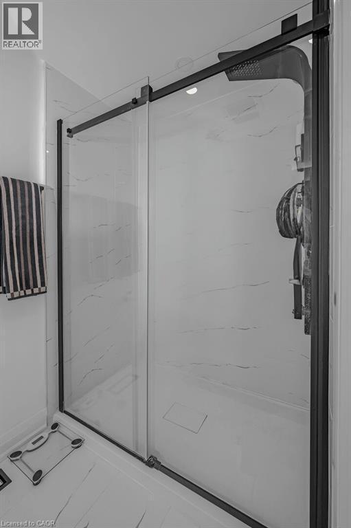 Bathroom featuring a marble finish shower - 525 Britannia Avenue, Hamilton, ON -