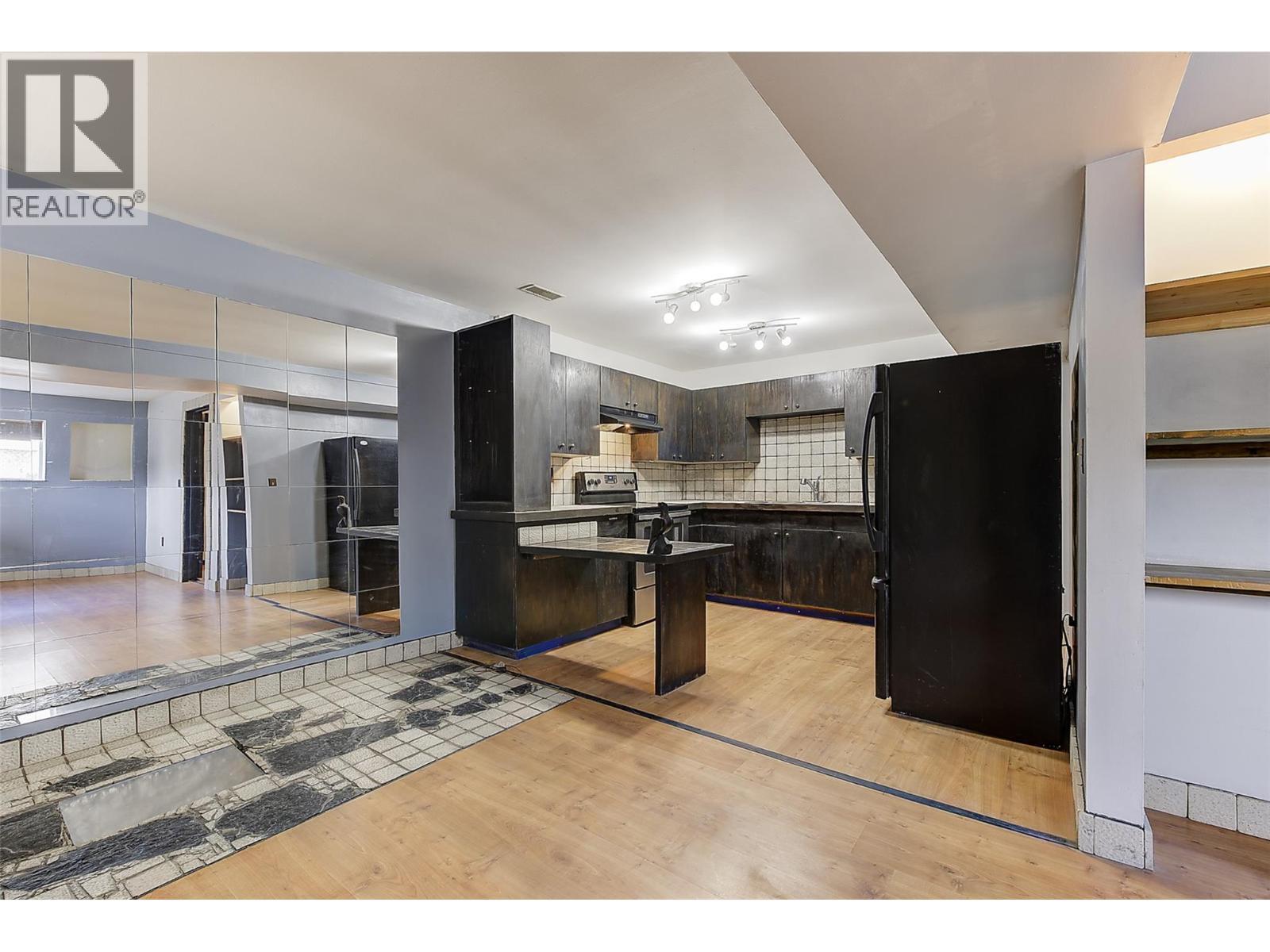 3340 Mcmillan Road, West Kelowna, BC - Indoor Photo Showing Kitchen