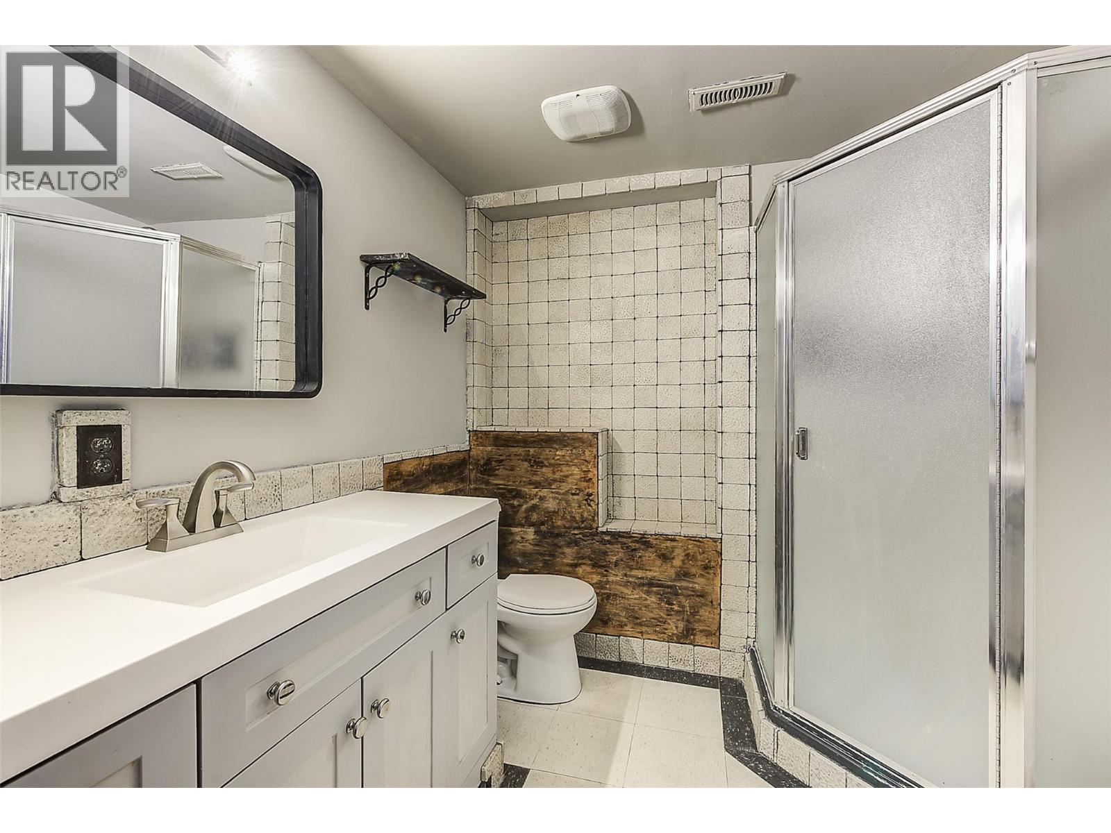 3340 Mcmillan Road, West Kelowna, BC - Indoor Photo Showing Bathroom