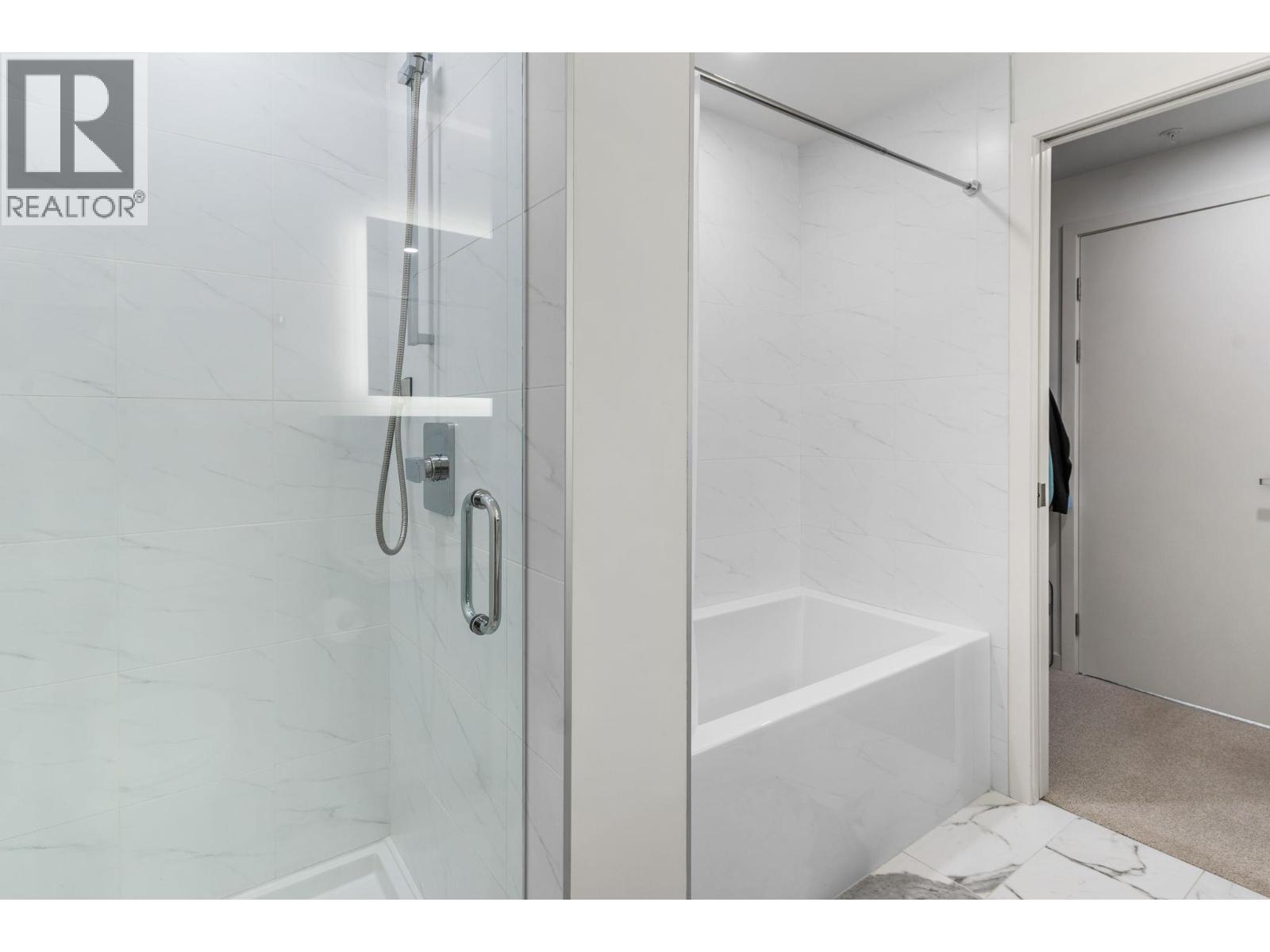 880 Saucier Avenue Unit# 207, Kelowna, BC - Indoor Photo Showing Bathroom