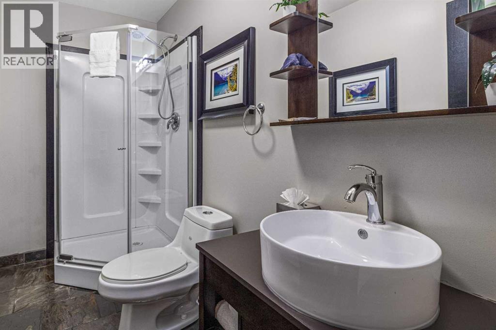 326 Rot. Ef, 901 Mountain Street, Canmore, AB - Indoor Photo Showing Bathroom
