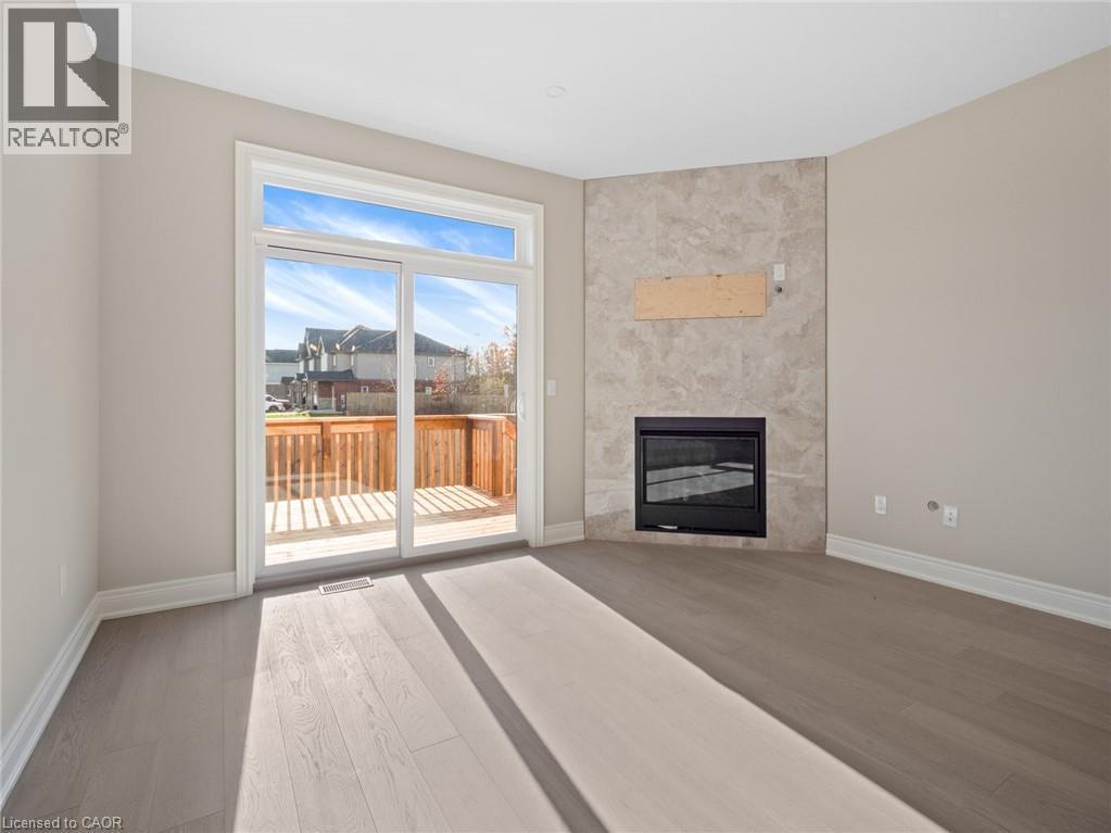 26 Austin Drive, Welland, ON - Indoor Photo Showing Living Room With Fireplace