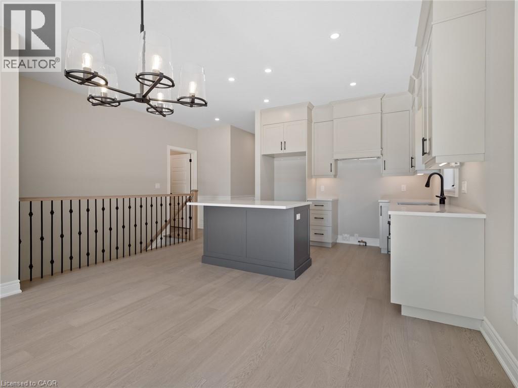 26 Austin Drive, Welland, ON - Indoor Photo Showing Kitchen With Upgraded Kitchen