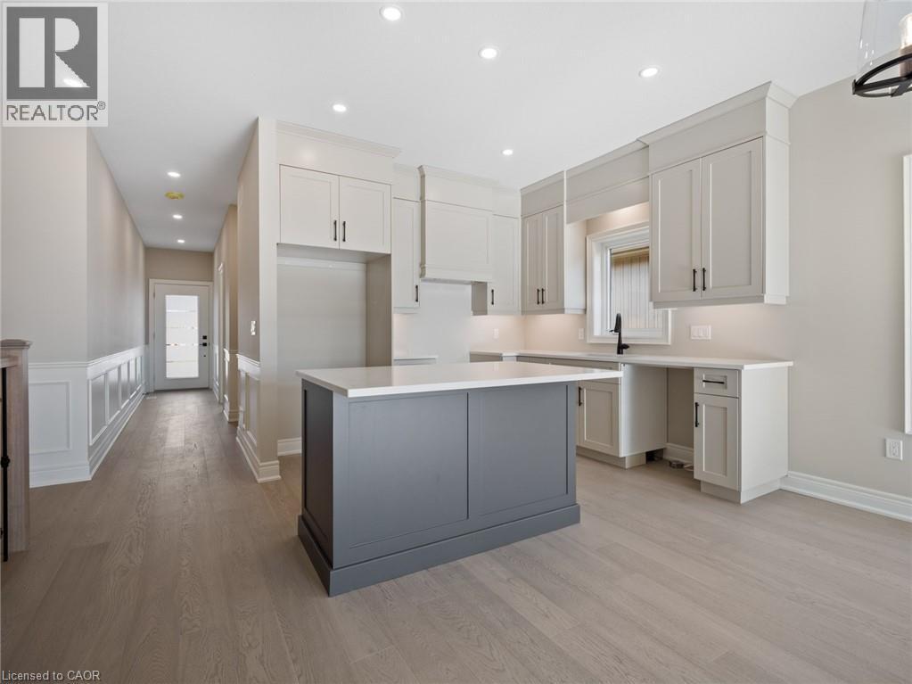 26 Austin Drive, Welland, ON - Indoor Photo Showing Kitchen With Upgraded Kitchen