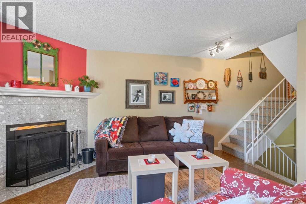 43, 200 Shawnessy Drive Sw, Calgary, AB - Indoor Photo Showing Living Room With Fireplace