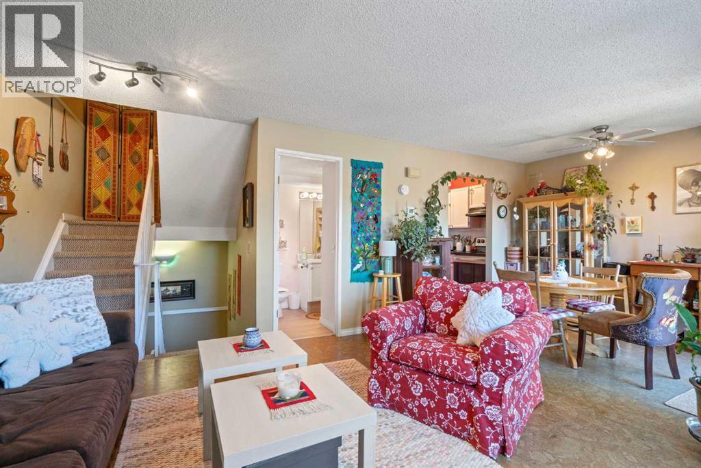 43, 200 Shawnessy Drive Sw, Calgary, AB - Indoor Photo Showing Living Room