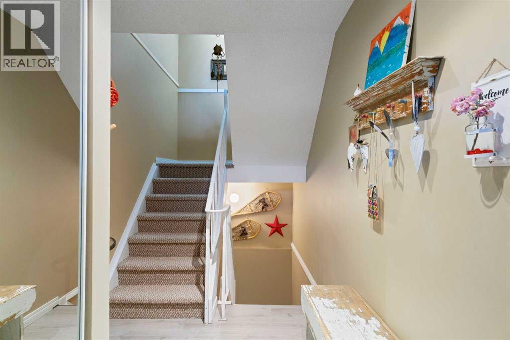 43, 200 Shawnessy Drive Sw, Calgary, AB - Indoor Photo Showing Other Room