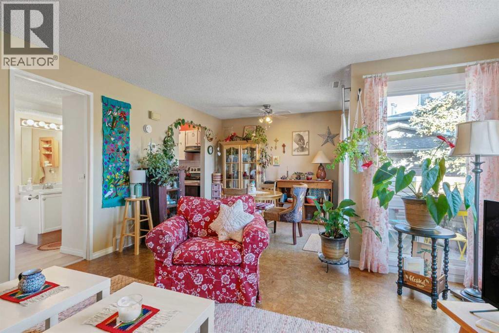 43, 200 Shawnessy Drive Sw, Calgary, AB - Indoor Photo Showing Living Room