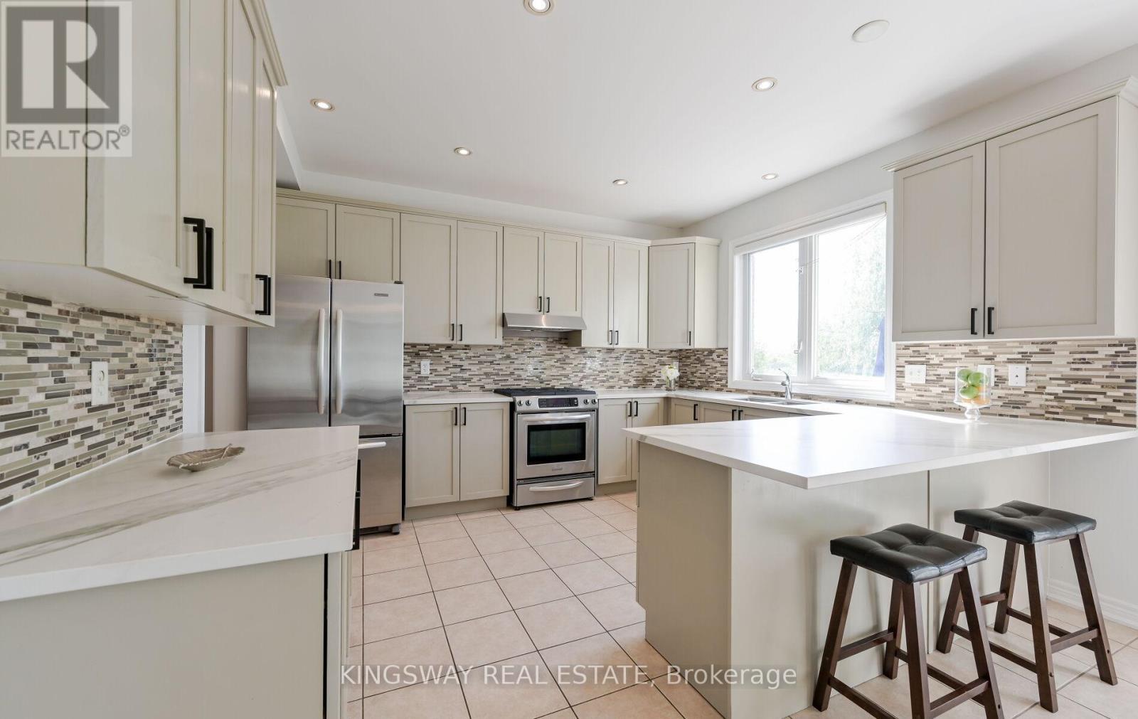 70 Silvervalley Drive, Caledon, ON - Indoor Photo Showing Kitchen With Upgraded Kitchen