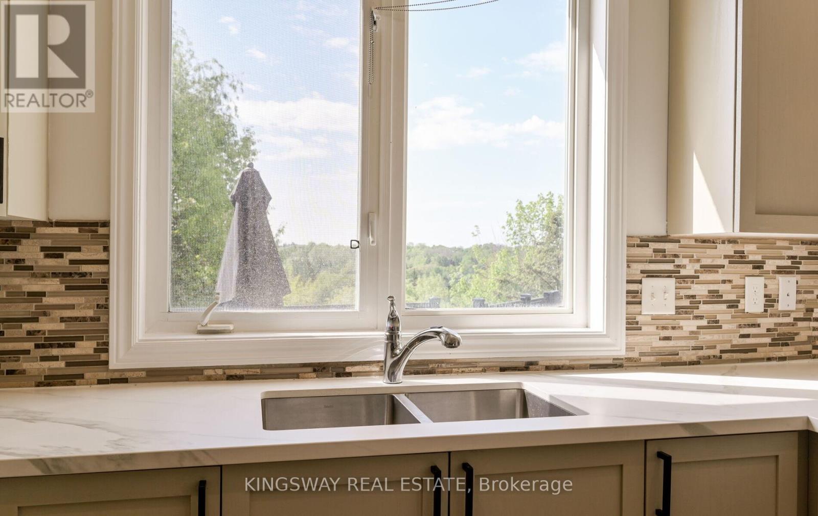 70 Silvervalley Drive, Caledon, ON - Indoor Photo Showing Kitchen With Double Sink