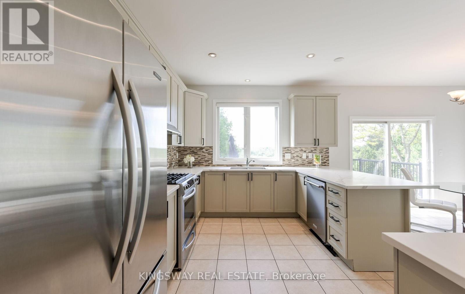 70 Silvervalley Drive, Caledon, ON - Indoor Photo Showing Kitchen