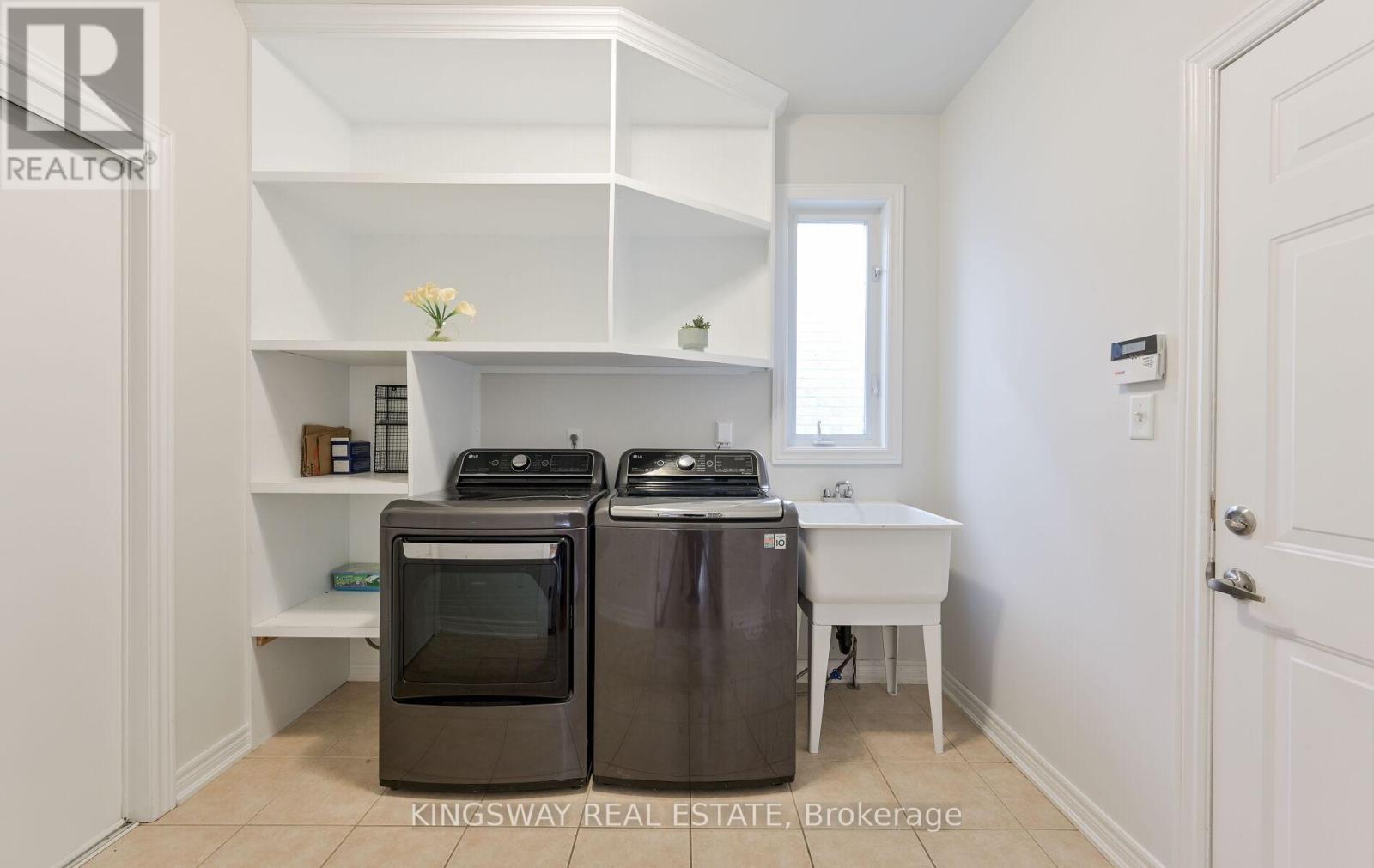 70 Silvervalley Drive, Caledon, ON - Indoor Photo Showing Laundry Room