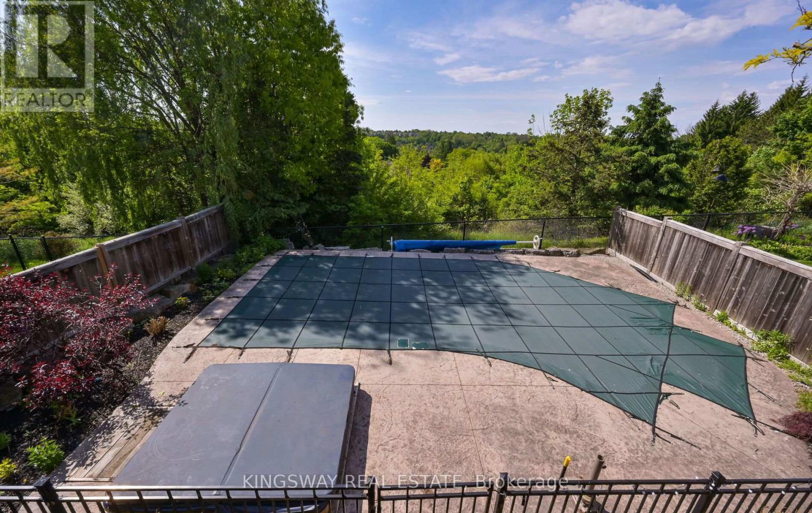 70 Silvervalley Drive, Caledon, ON - Outdoor With In Ground Pool