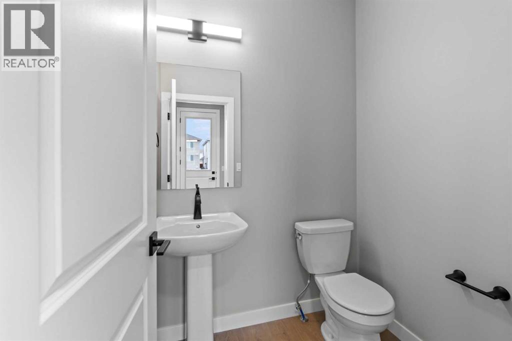 191 Belvedere Crescent Se, Calgary, AB - Indoor Photo Showing Bathroom