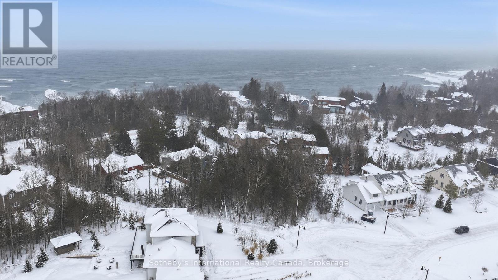 Treed area defines lot - 152 Timber Lane, Blue Mountains, ON