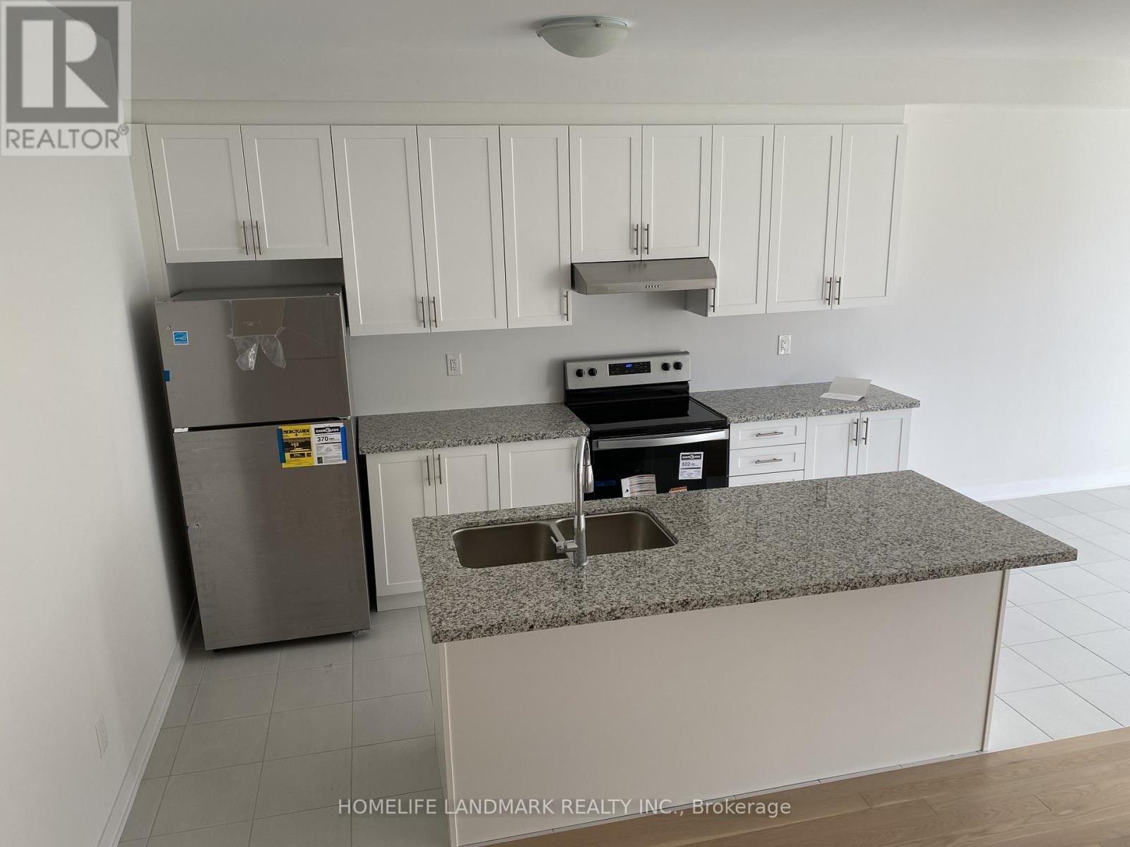 36 John Canning Way E, Markham, ON - Indoor Photo Showing Kitchen With Double Sink