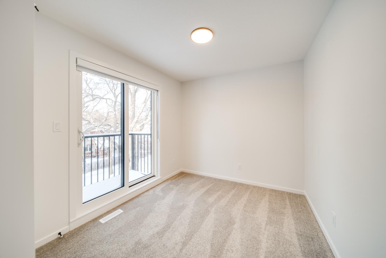 11121 62 St Nw, Edmonton, AB - Indoor Photo Showing Other Room