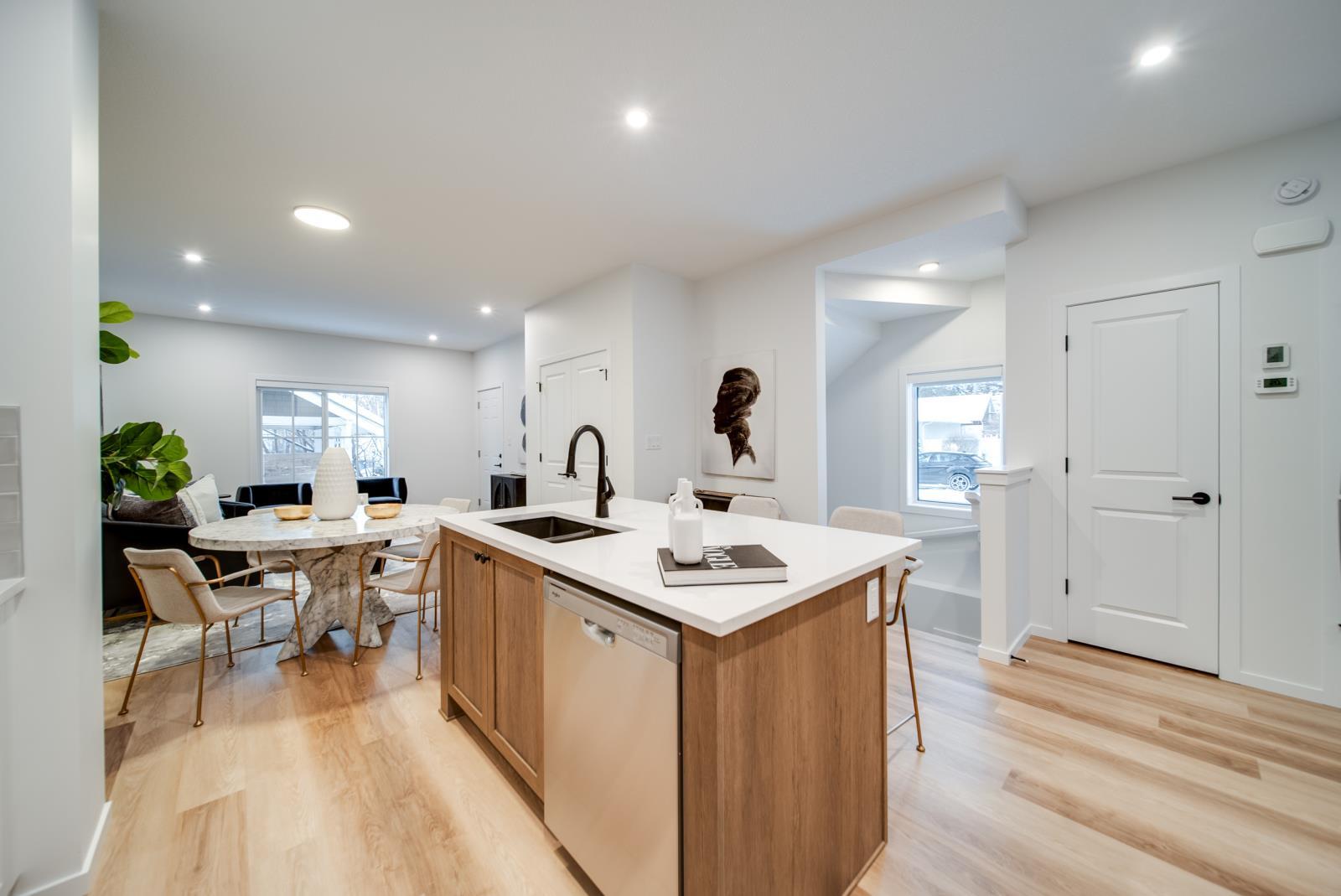 11121 62 St Nw, Edmonton, AB - Indoor Photo Showing Kitchen With Double Sink