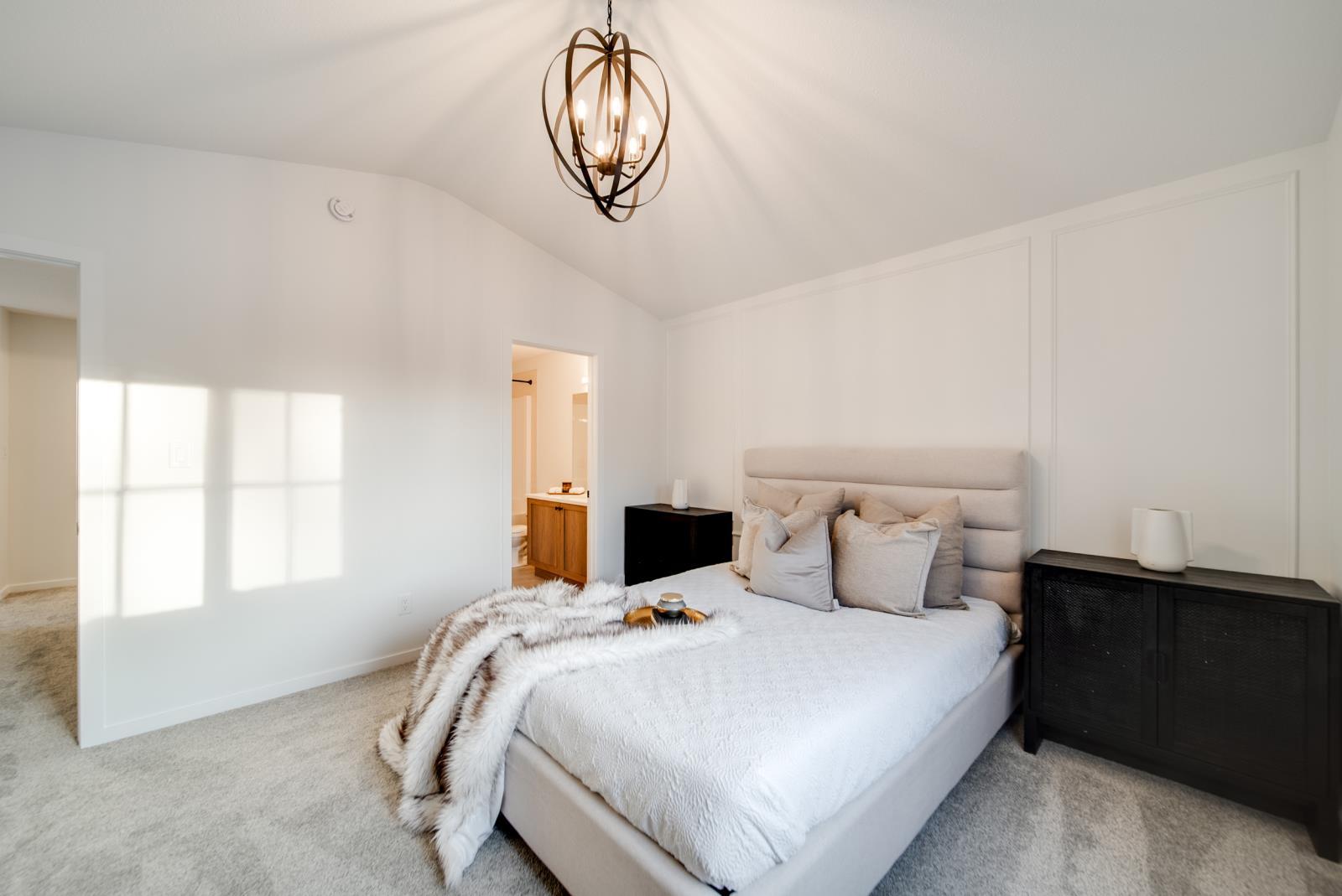 11121 62 St Nw, Edmonton, AB - Indoor Photo Showing Bedroom