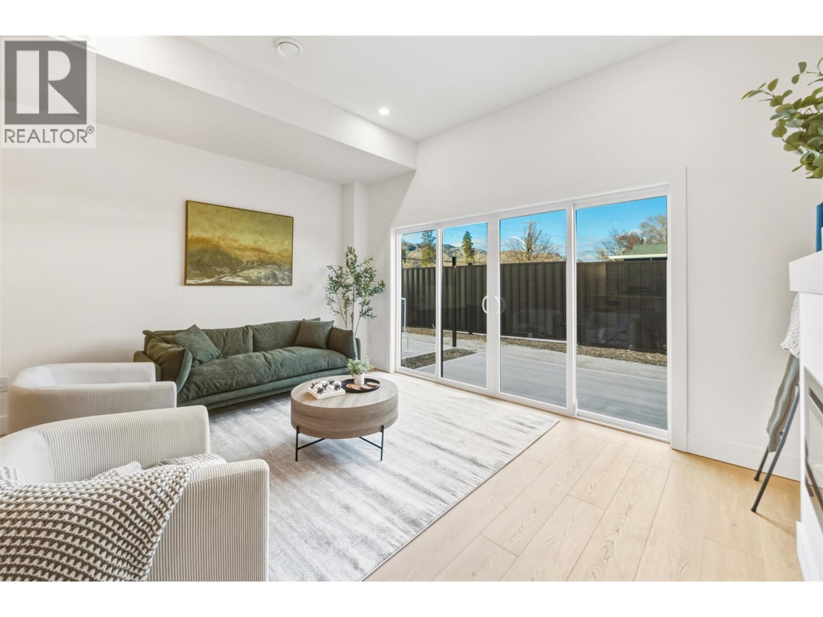 194 Maple Place Unit# 4, Oliver, BC - Indoor Photo Showing Living Room