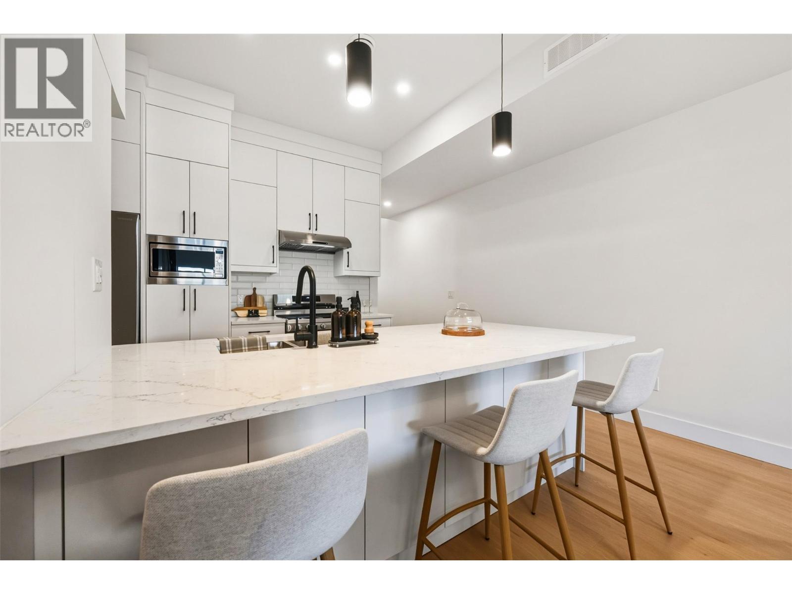 194 Maple Place Unit# 4, Oliver, BC - Indoor Photo Showing Kitchen With Upgraded Kitchen