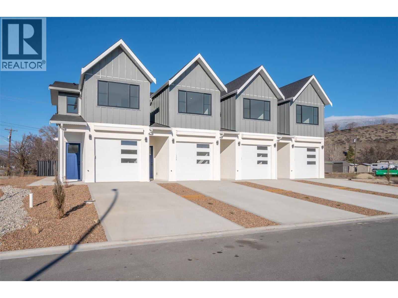 194 Maple Place Unit# 4, Oliver, BC - Outdoor With Facade