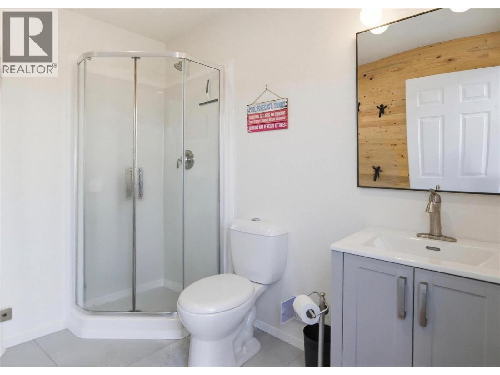 3005 Juniper Drive, Penticton, BC - Indoor Photo Showing Bathroom